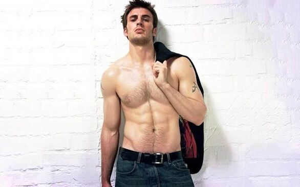 laienenud peenisega seksikas mees